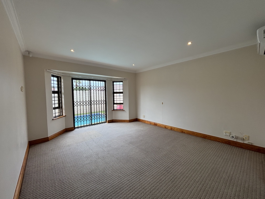 To Let 4 Bedroom Property for Rent in Summerstrand Eastern Cape